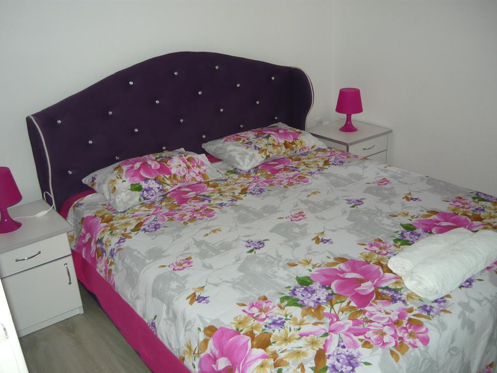 Apartments Kuc Tivat Extérieur photo